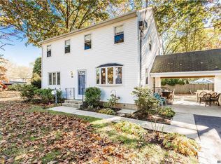 66 Vermont St, Melville, NY 11747