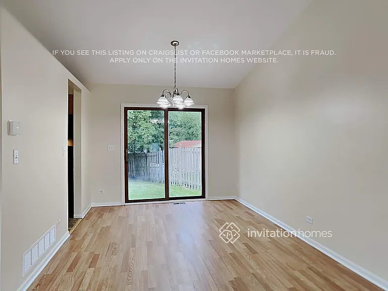 2761 Melbourne Ln — Photo 10