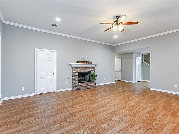 4th image of 922 Dove Landing Ave