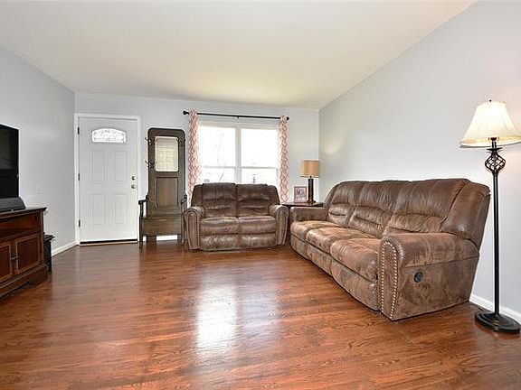 3rd image of 6320 Ashbury Dr