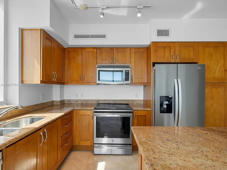 1745 E Hallandale Beach Blvd #2007W — Photo 23