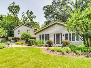 90 E Surrey Ln, Barrington, IL