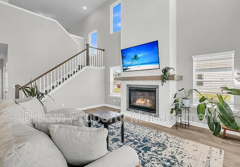 451 Carrara Dr — Photo 7