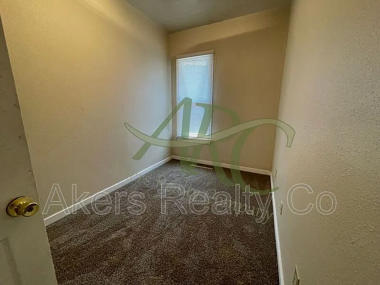 920 Damson St — Photo 5