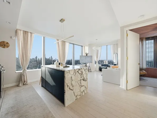 3 Court Sq APT 5702, Long Island City, NY 11101