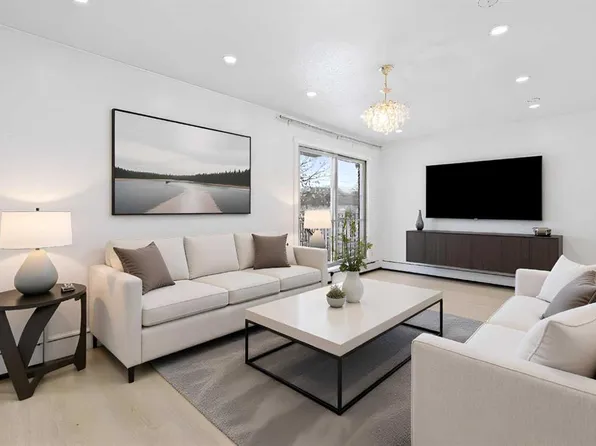 4328 W 4th St NW #201, Calgary, AB T2K 1A2