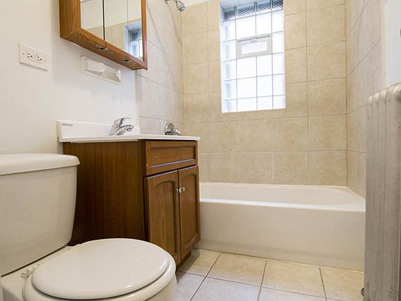 2nd image of 11111 S Vernon Ave #11113COM