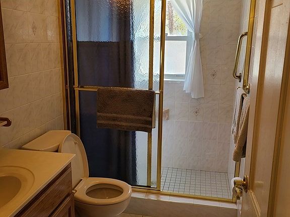 4th image of 80 Lake St