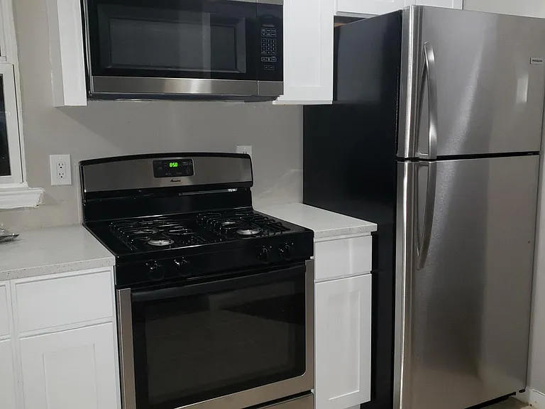 1086 William St #2 — Photo 12
