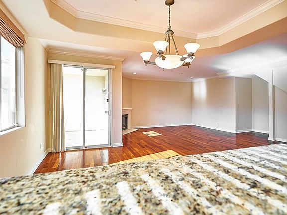 4th image of 104-2716 Honolulu Ave #104