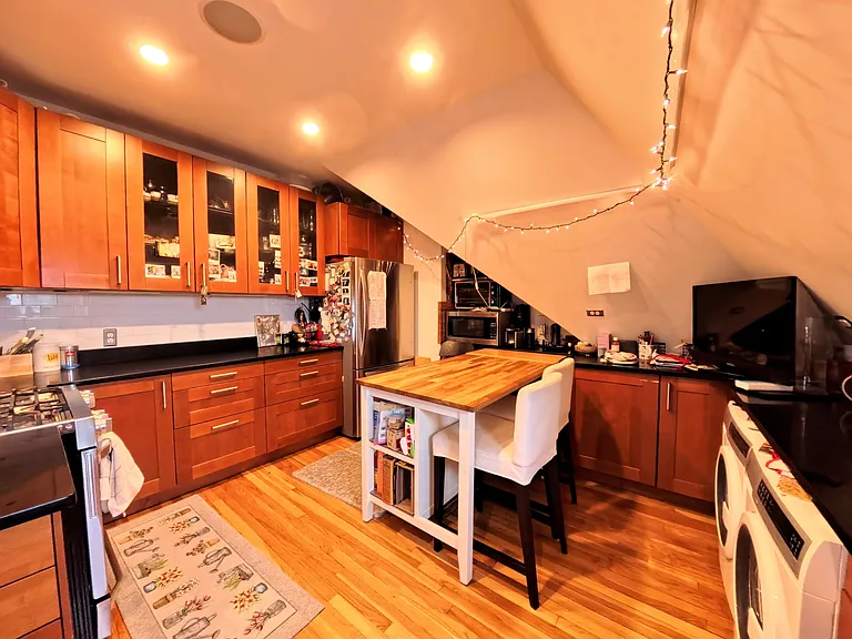 185 Davis Ave #8 — Photo 3