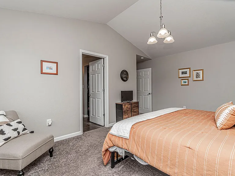 601 Seitz Ct — Photo 32