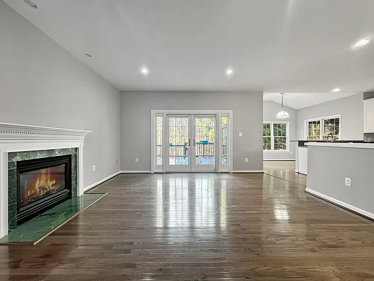 214 W Locust St — Photo 14