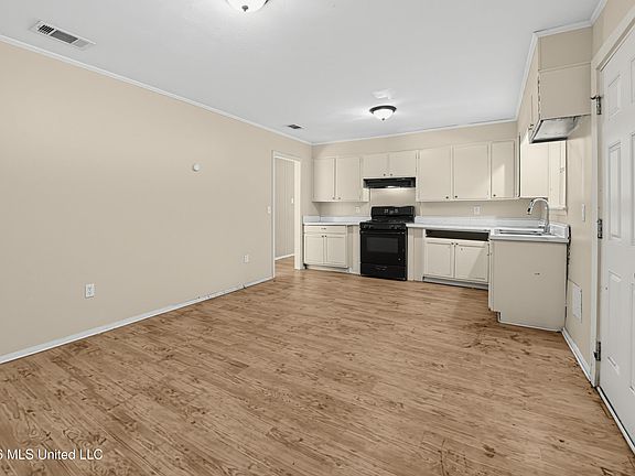 5th image of 615 Rich Dr