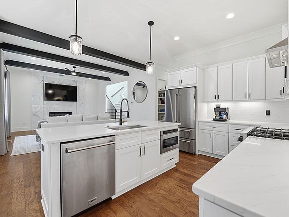 3rd image of 100 N Ridge View Way