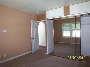 5th image of 486 Vaughn Ave