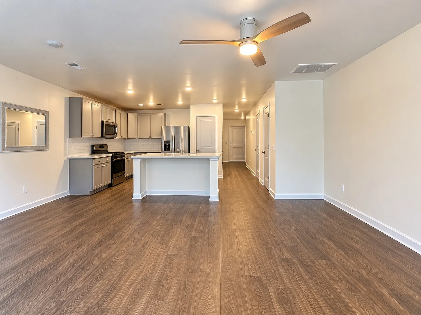 3 bed, 2.5 bath, 1524 sqft, $2,200 — Photo 4
