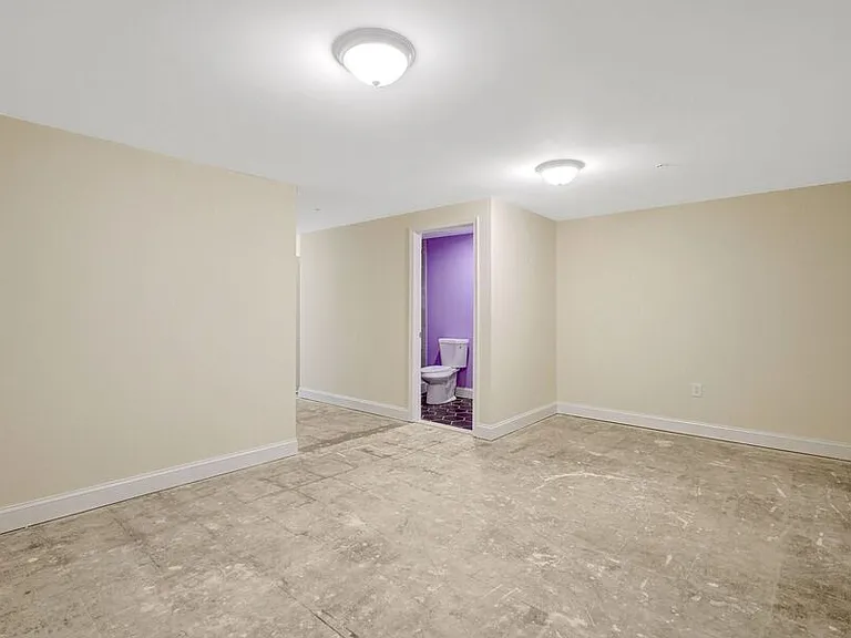 1121 Varney St SE — Photo 22