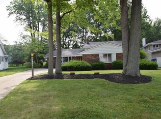 3455 Tree Ln, North Olmsted, OH 44070