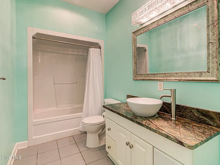 613 Clarendon Ave — Photo 24