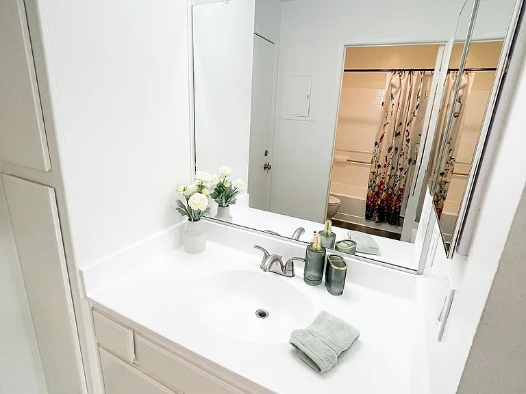 20954 Vanowen St — Photo 12