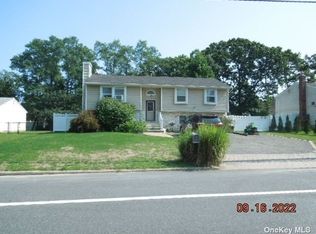 345 Randall Rd, Ridge, NY 11961