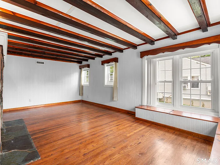 399 Hawthorne Ave — Photo 12