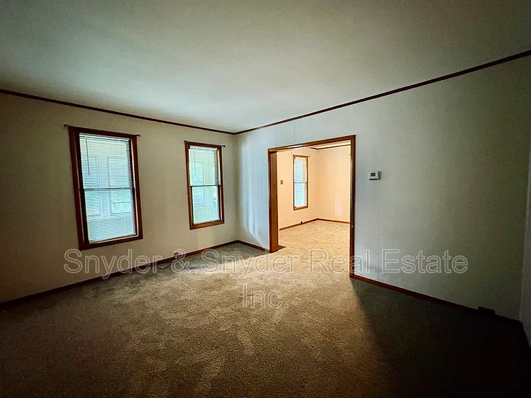391 E Voris St — Photo 6