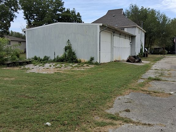 5th image of 610 N 12th St