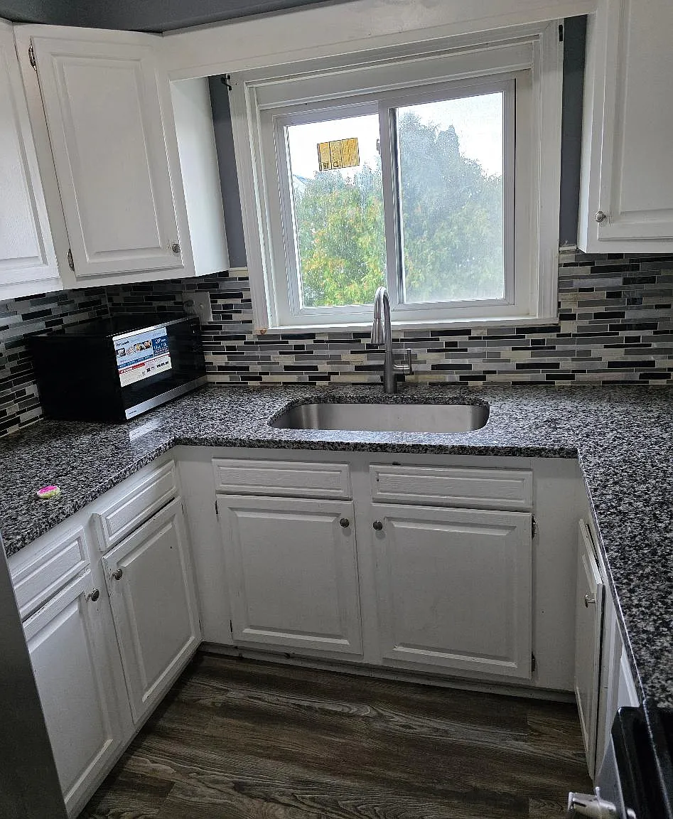 4 bed, 1400 sqft, $2,399 — Photo 2