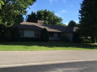 29W221 Old Wayne Ct, West Chicago, IL 60185