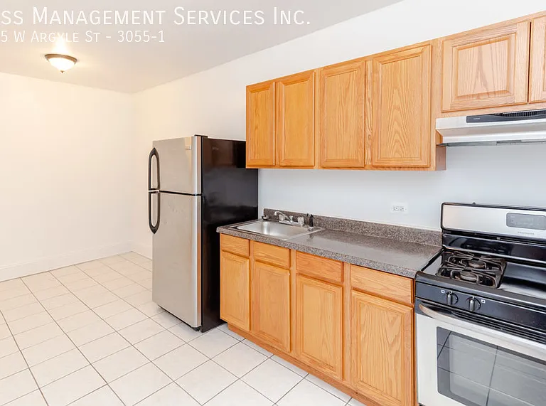 3055 W Argyle St #1 — Photo 2