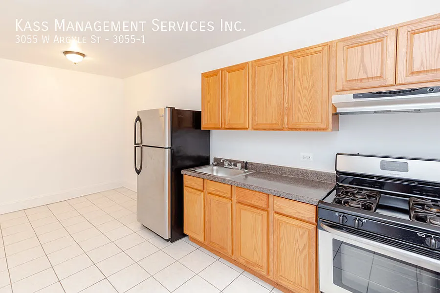 Building Photo - 3055 W Argyle St #1