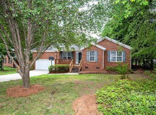 1801 Falconhurst Dr, Charlotte, NC 28216
