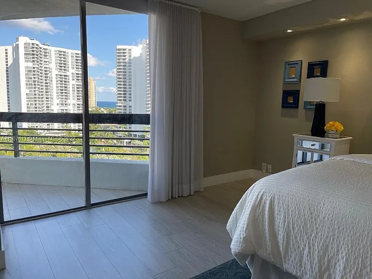 3500 Mystic Pointe Dr #1507 — Photo 15
