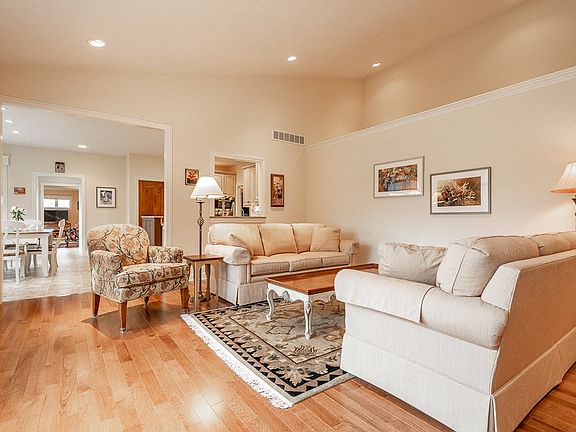 3rd image of 2737 Carric Ct