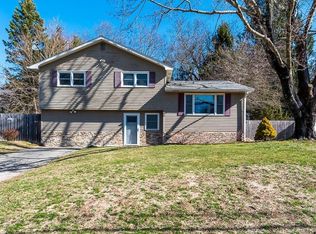 8 Riverview Rd, Uncasville, CT 06382