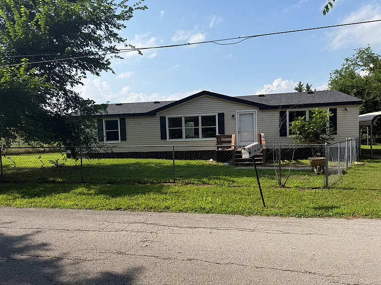 306 Pecan St — Photo 8