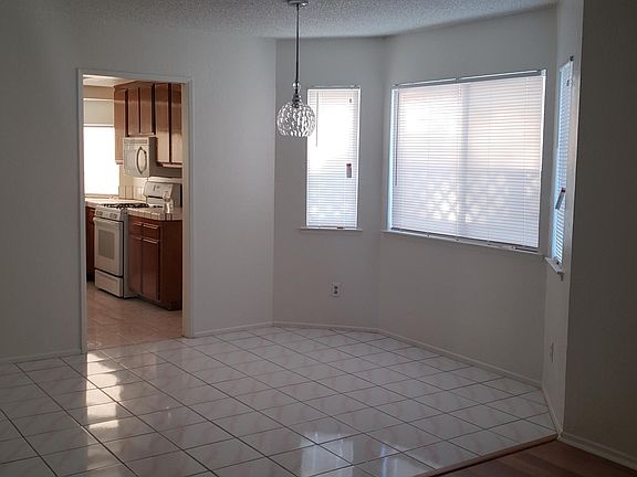 4th image of 806 E Avenue J9