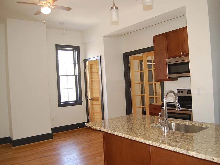 420 E Grace St — Photo 6