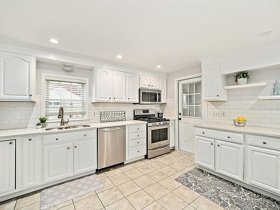 4th image of 179 Hobart St