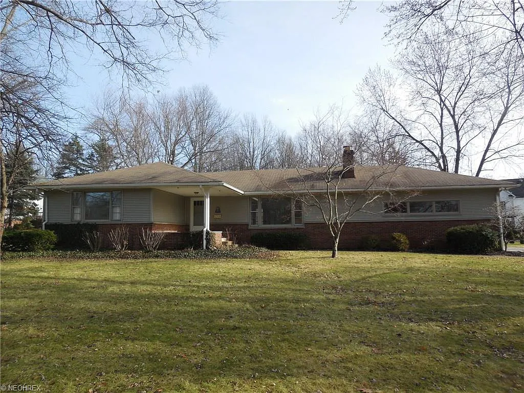 351 Montridge Dr photo 1