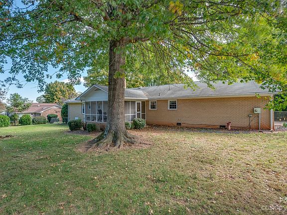 3rd image of 235 Sherman Dr