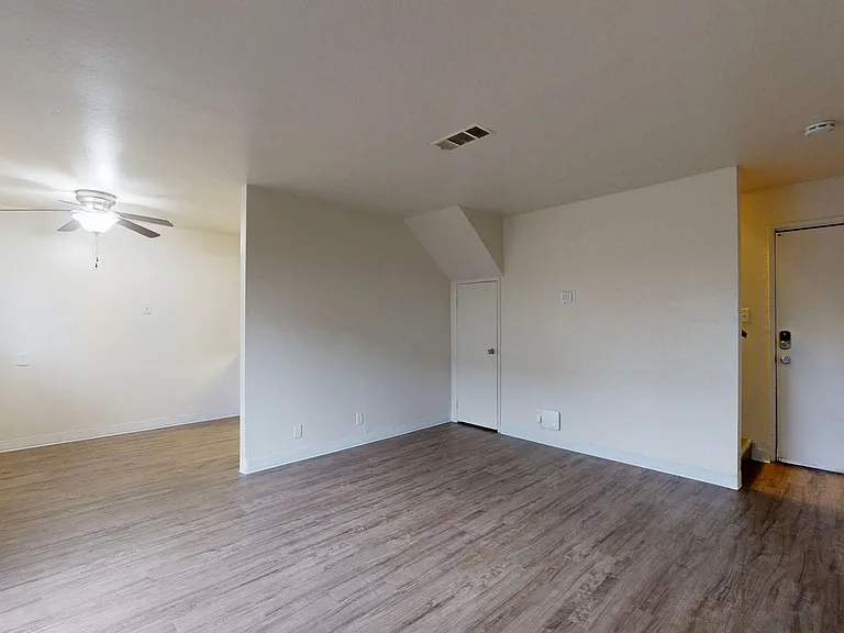 Bay Terrace — Photo 36