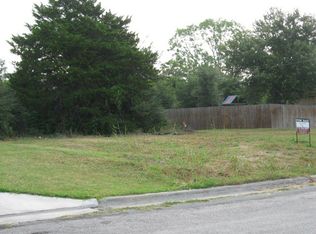 135 River Park Dr, Luling, TX 78648