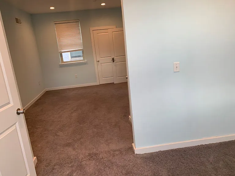 1411 W Thompson St — Photo 20