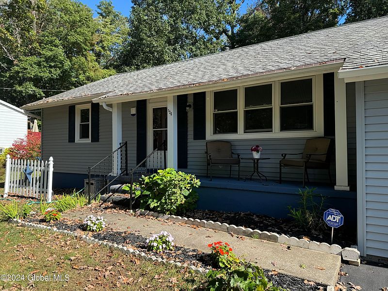 2nd image of 126 Hathorn Blvd Boulevard
