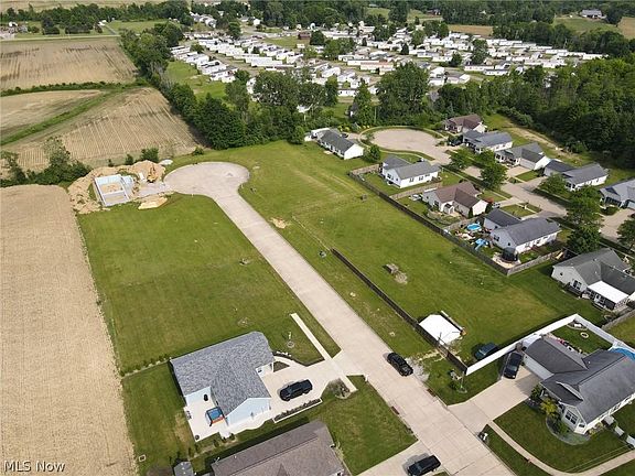 5th image of Holli Ct