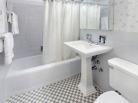 5th image of 1091 Lexington Ave #9B