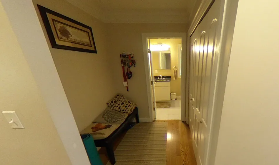 4 bed, 2.5 bath, 2521 sqft, $4,800 — Photo 2